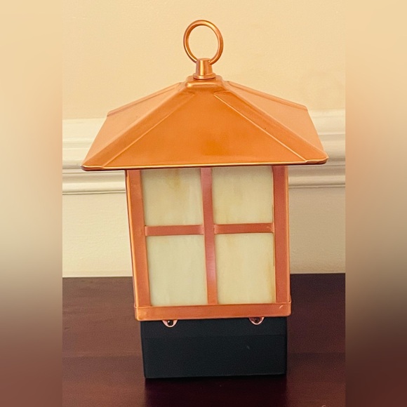 Rechargeable Mission Style Copper Lantern Table Lamp In Working Condition - Picture 5 of 10
